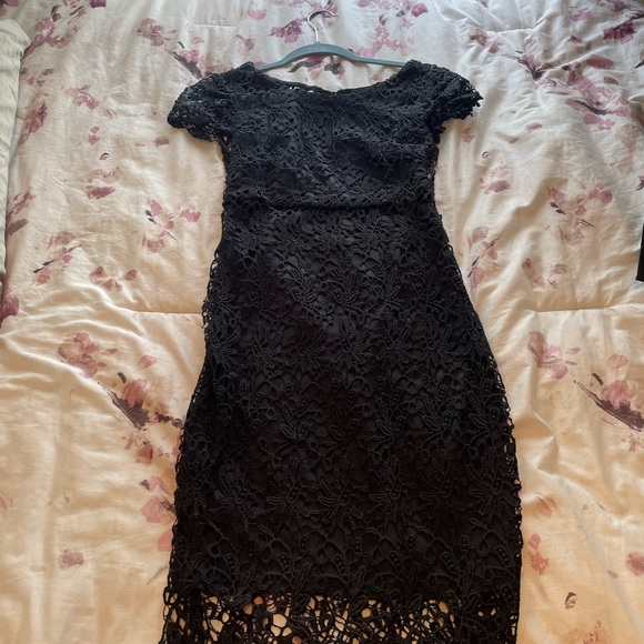 Black lace dress - Picture 2 of 4